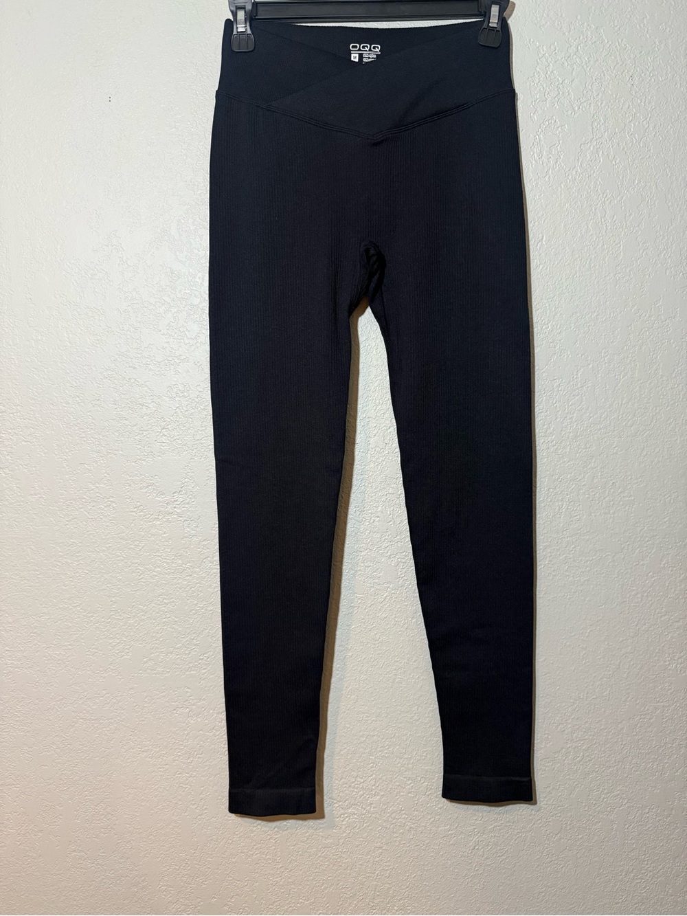 OQQ- Black, Ribbed, Cross Over Waist, Athletic Leggings Size Medium